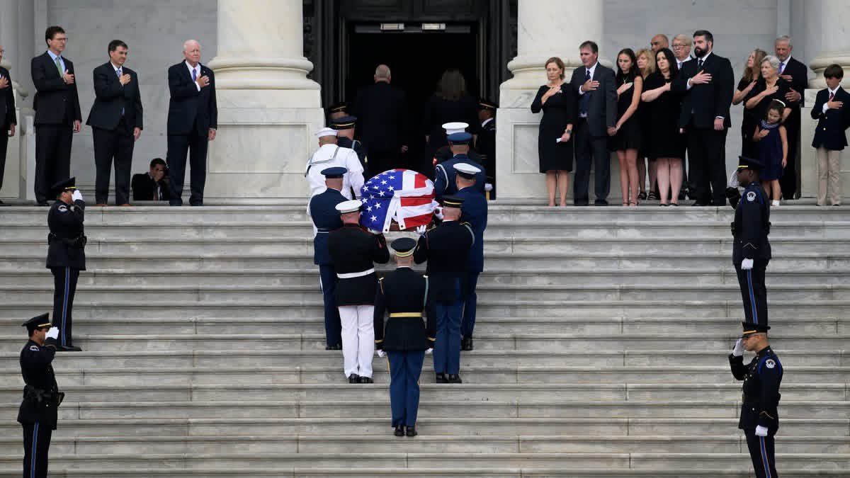 Austin643617's tweet photo. The special ceremony to pay tribute to the late Sen. Lindsey Graham is underway at the US Capitol. WATCH - https://t.co/XqkGbuAFHk https://t.co/su3xm6X1ft