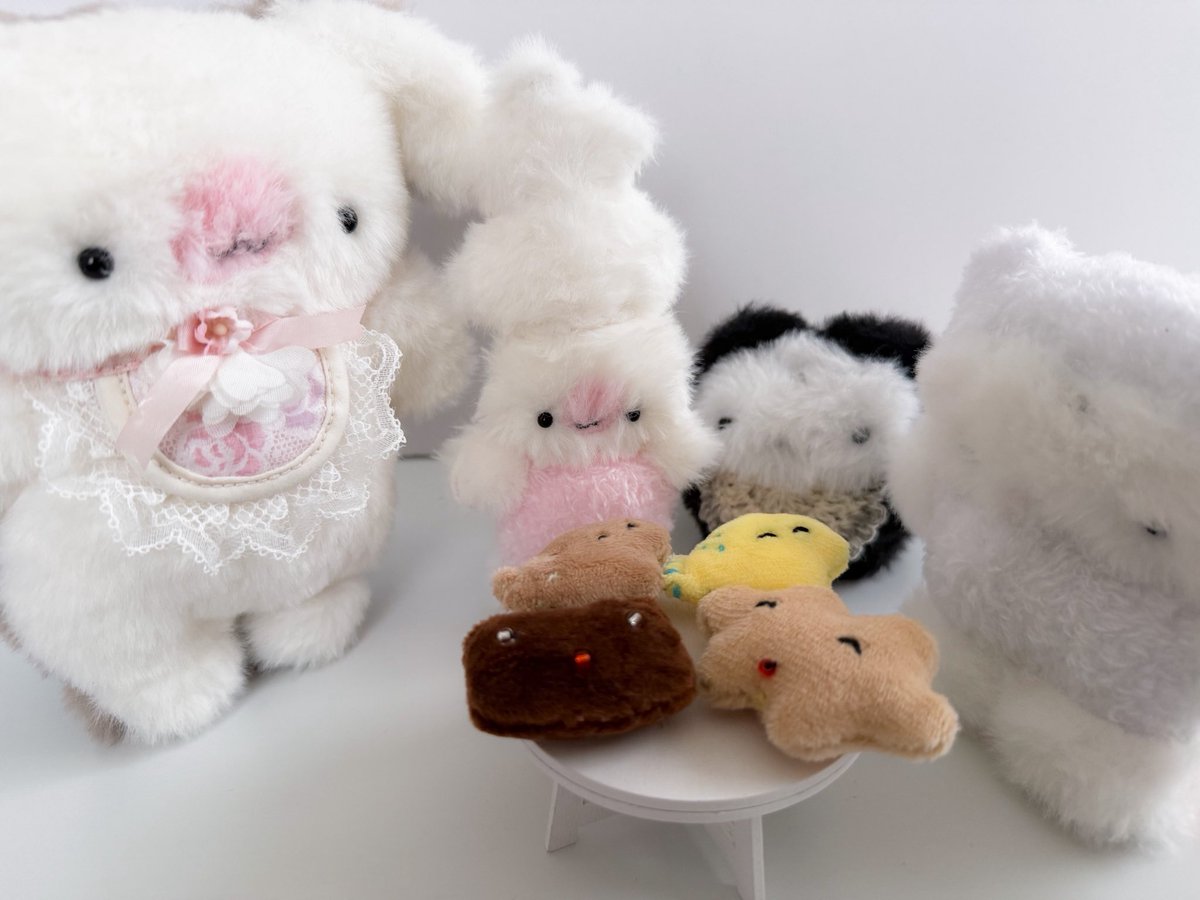nyanmofucity's tweet photo. ピンクの哺乳瓶のカケラちゃんがお家に仲間入りしたので先住ちゃんたちとおかしパーティー( ɞ̴̶̷  ̫ ɞ̴̶̷ ) ᯤ♡　目離した間にはしっことカケラちゃんで自撮りしてたｶﾜｲｲッッッ🍦🎀 https://t.co/4waNtPf0DO