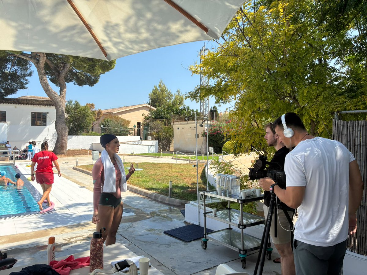 imasmallorca's tweet photo. 📹 Avui hem rebut la visita de l’equip del programa Vida Saludable d’@IB3  a la Llar d’Ancians de l’IMAS.

🌊 Han conegut com és una sessió de Fisiowater, una activitat de fisioteràpia aquàtica pensada per afavorir la mobilitat i el benestar de les persones residents. https://t.co/PXbKIFAGId