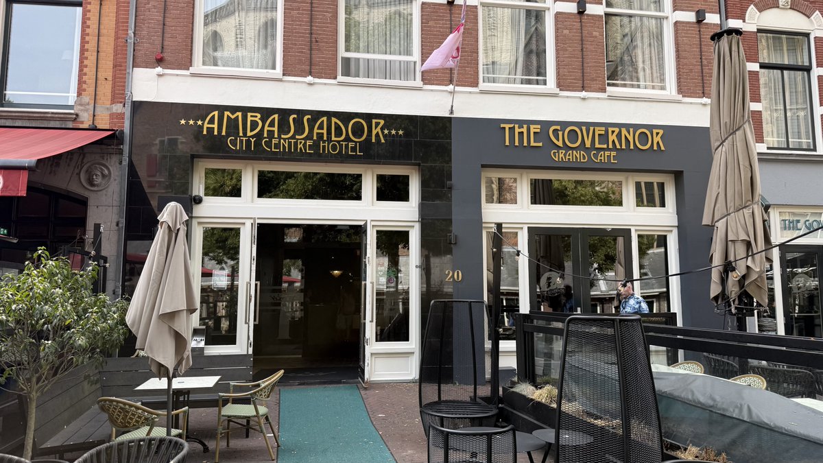haarlem's tweet photo. Haarlem maakt naam hotel bekend waar vanaf maandag statushouders worden opgevangen: Dertig statushouders worden vanaf aanstaande maandag ondergebracht in het Ambassador City Centre Hotel in het centrum van Haarlem. Begin juni liet de gemeente al weten… https://t.co/Ekl5LhHwXX https://t.co/O6md1VlPOW