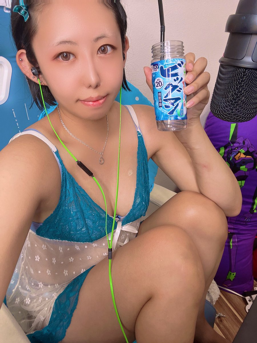 Puzzle_PeTenchi's tweet photo. いいちこから浮気してます🥃   またお化粧からスタートsry🙇‍♂️   ビックマン、欲しリス最上位にあります🤫

Twitch⬇️
https://t.co/nBbHL0TZ7E

#グラビア #貧乳 #モデルになりたい #自撮り #ゲーム女子 #twitch #apexlegends #Apex女子 #推してください #被写体 #被写体モデル #被写体希望 #カメラ好きな人と繋がりたい #カメラマンさんと繋がりたい