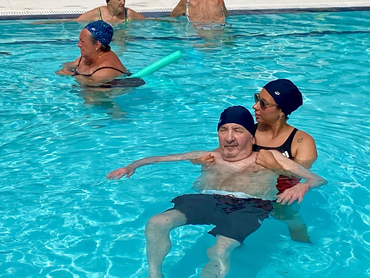 imasmallorca's tweet photo. 📹 Avui hem rebut la visita de l’equip del programa Vida Saludable d’@IB3  a la Llar d’Ancians de l’IMAS.

🌊 Han conegut com és una sessió de Fisiowater, una activitat de fisioteràpia aquàtica pensada per afavorir la mobilitat i el benestar de les persones residents. https://t.co/PXbKIFAGId