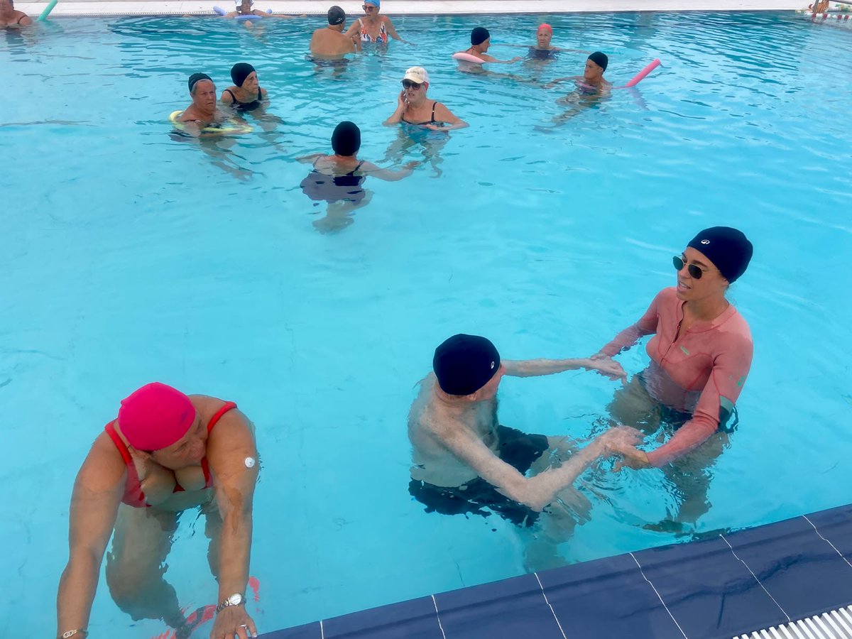 imasmallorca's tweet photo. 📹 Avui hem rebut la visita de l’equip del programa Vida Saludable d’@IB3  a la Llar d’Ancians de l’IMAS.

🌊 Han conegut com és una sessió de Fisiowater, una activitat de fisioteràpia aquàtica pensada per afavorir la mobilitat i el benestar de les persones residents. https://t.co/PXbKIFAGId