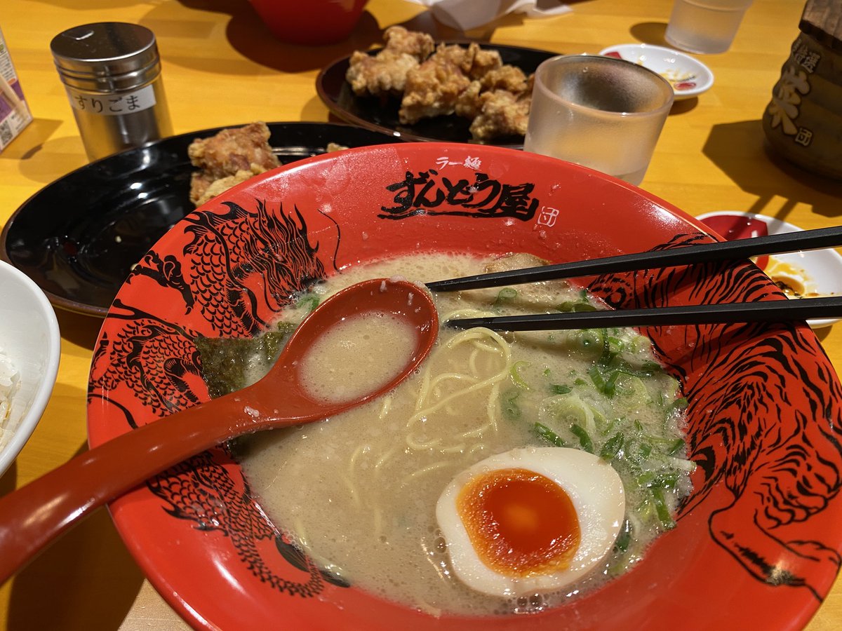 sato1983o's tweet photo. 結局行った。

とっても美味しかった（食べかけ）
お箸もらいました

#ずんどう屋 https://t.co/LQu4Bfw64v
