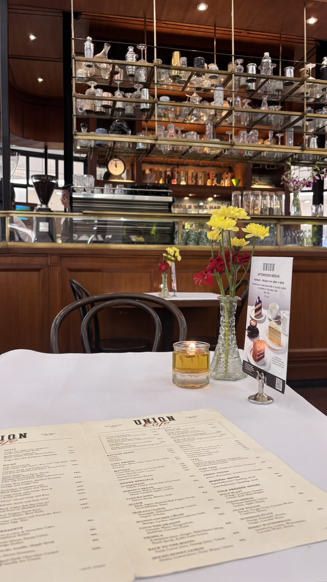 AssyifaF's tweet photo. another day, another table for one💗🌟 https://t.co/9aeIYcx0hE