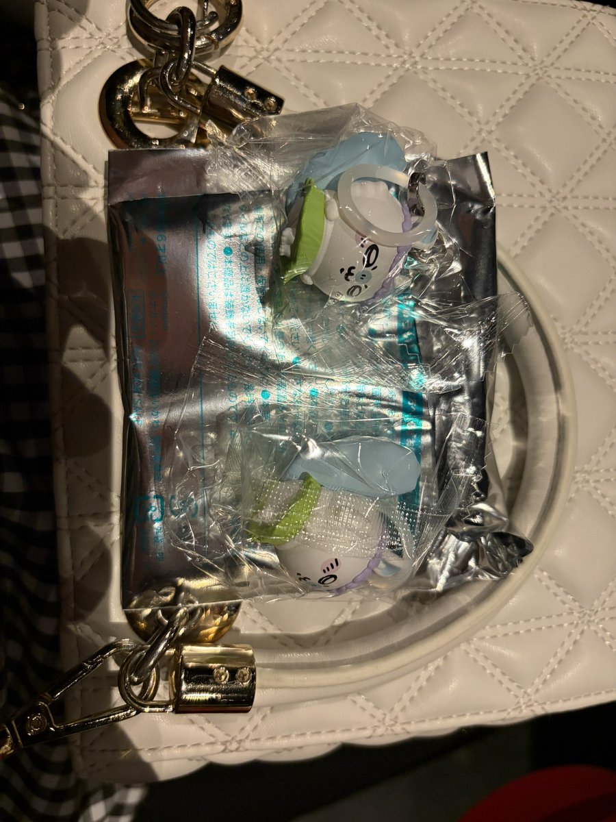 ____08rs's tweet photo. 【交換】
ちいかわ 映画 特典 めじるしチャーム 

譲：モモンガ×2 シーサー×2 古本屋×2
求：うさぎ、(ちいかわ)

郵送でのお取引希望です。
1枚目、写真は出先のため2体ですが4体あります。 https://t.co/Hdcp87ynTx