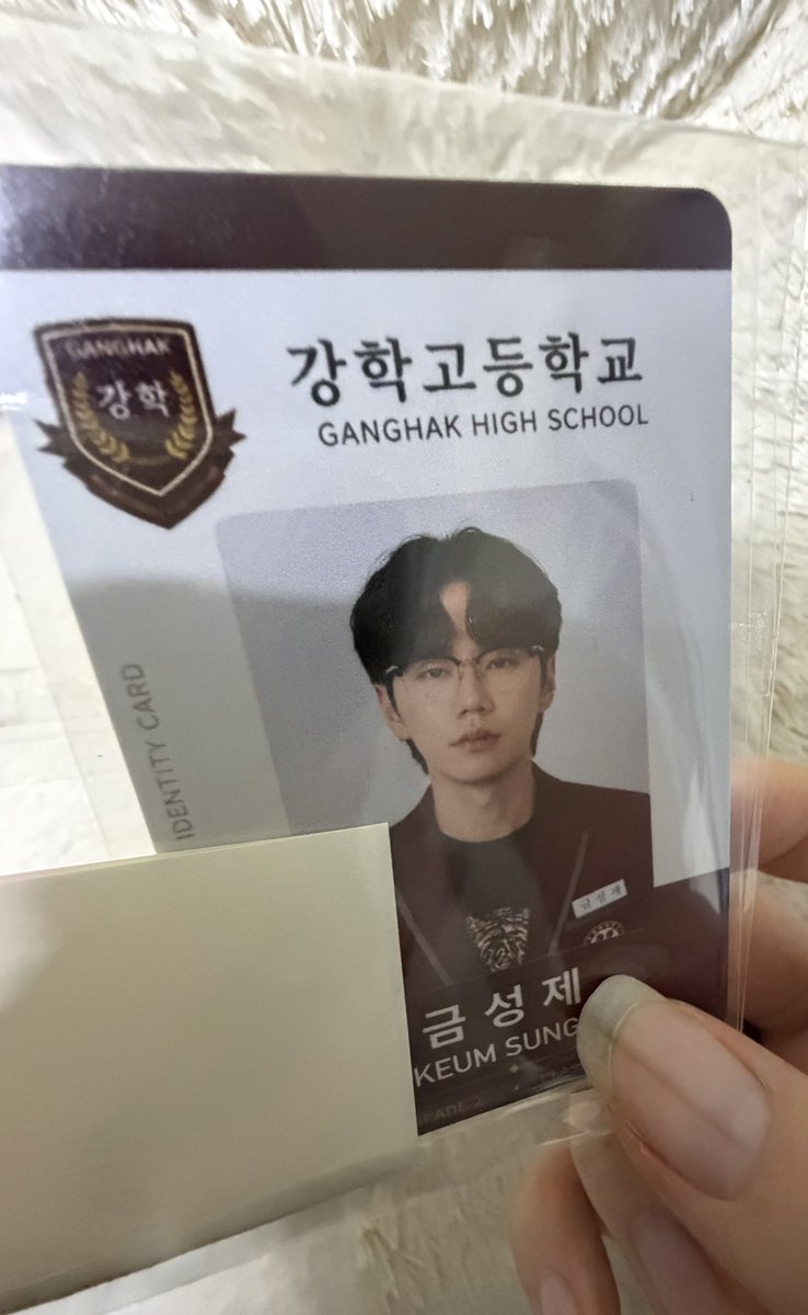 _______185__'s tweet photo. 엌ㅋㅋ나도드디어학생증절도녀
성제넘이뻐용/// https://t.co/uh7rjbQZEH