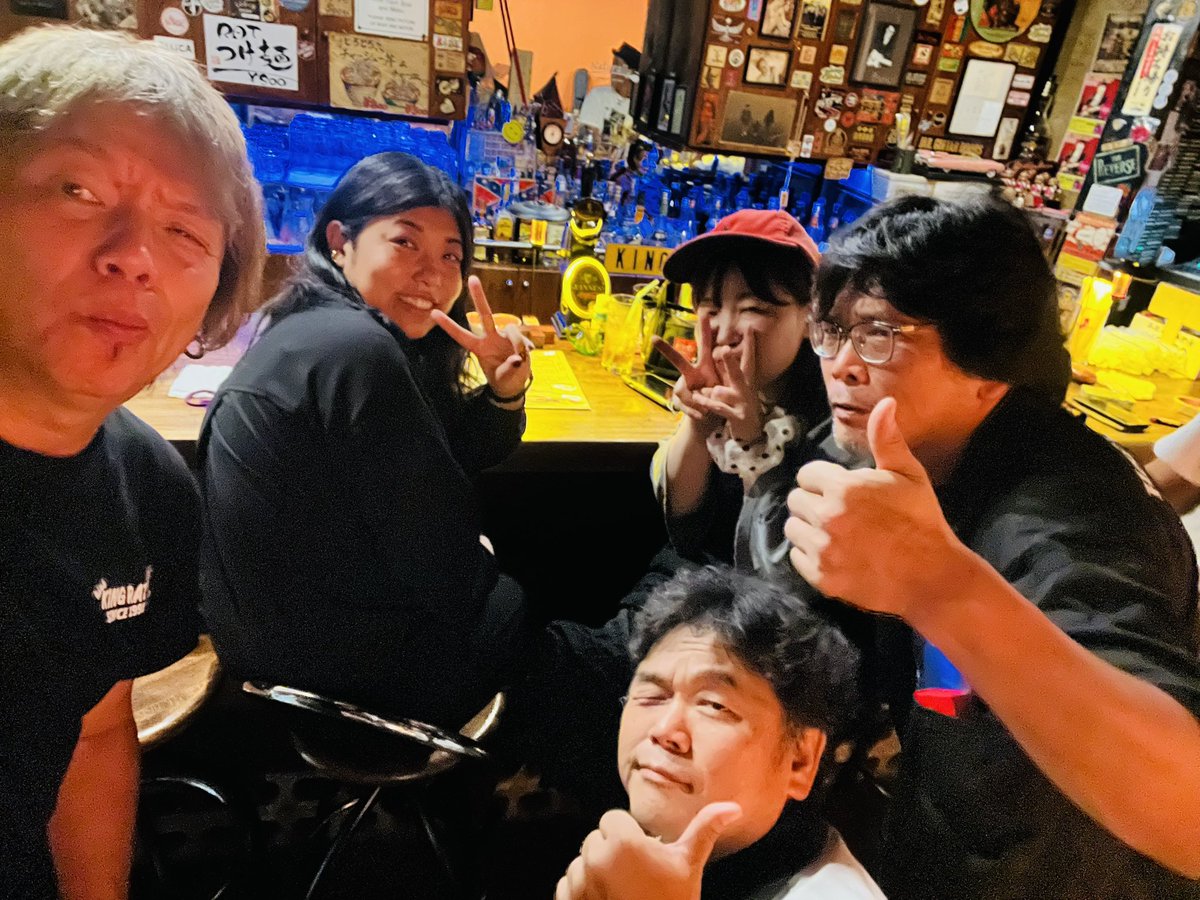 TERRY_BOOGIEMAN's tweet photo. 甲府キングラットご来場の皆様、マスター萩さん、共演のトールさん、Komeさんありがとうございました
水曜日の夜に熱い夜！
Komeさん夏フェスの様なライヴ！黄さんギター上手過ぎ
Small Battery、Teddさんと2人演った事ない曲も含めたっぷりと…
楽しい夜でした
またよろしくお願いします https://t.co/NNa7HssBoA
