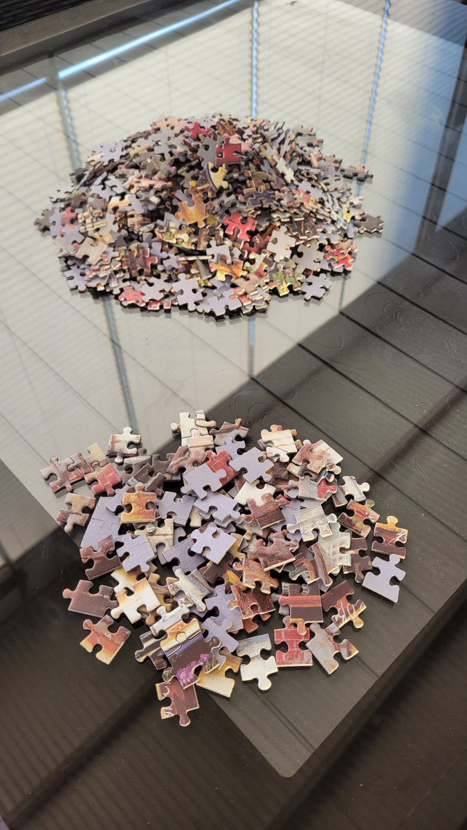 ftmnur_ay's tweet photo. Yıllar yıllar önce yapıp bozduğum ve desenini hatırlamadığım puzzleımı tekrar yapmaya karar verdim, bakalım ortaya nasıl bir şey çıkacak https://t.co/rDFLChmcNx