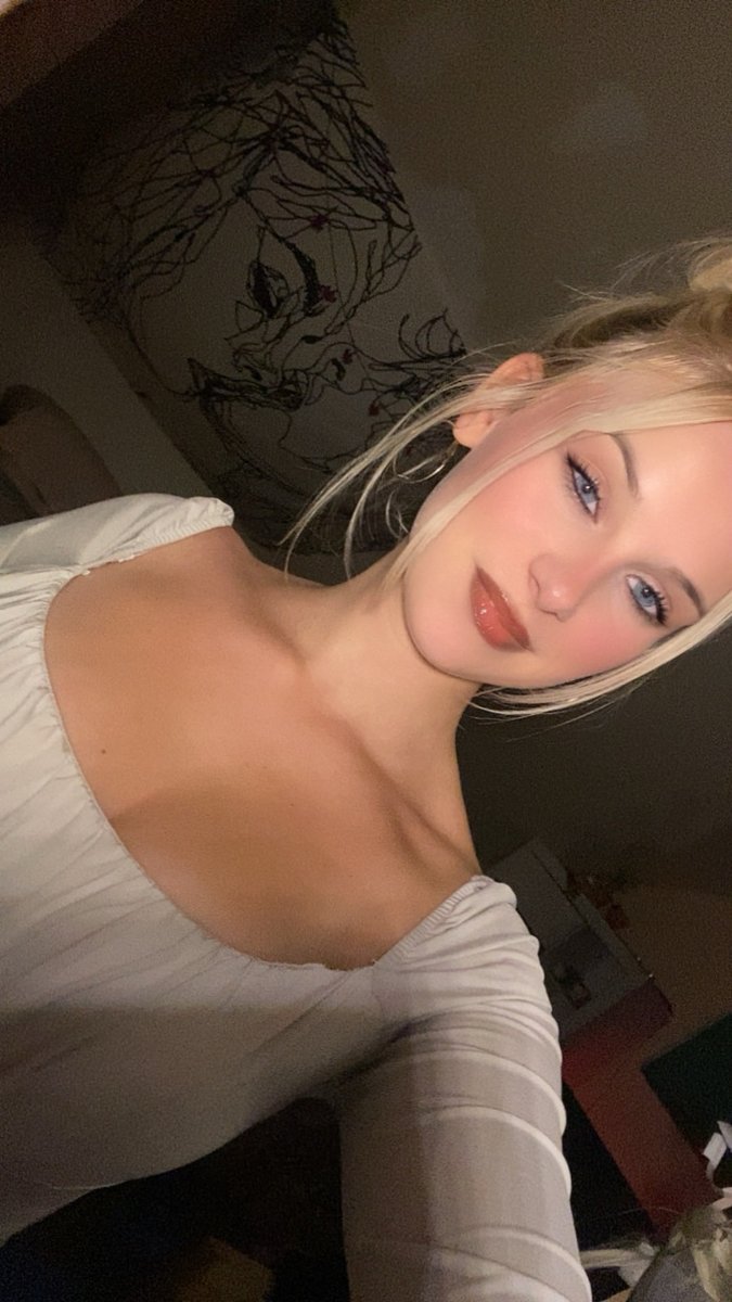 elliemillerbabe's tweet photo. Can I DM you yes or no? https://t.co/0JmcZgf0Ym