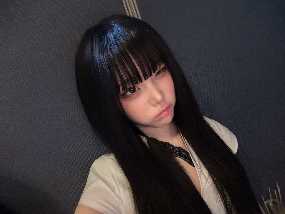 Keyveatz's tweet photo. 엠카 끄읏-♡

#Keyveatz #키비츠
#KIMYUNA #김유나
#AOMG https://t.co/EmNltrErDp