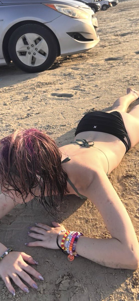 IRLGirlLeaker's tweet photo. Cuck me to my IRL crush https://t.co/bFNwE4tbsx