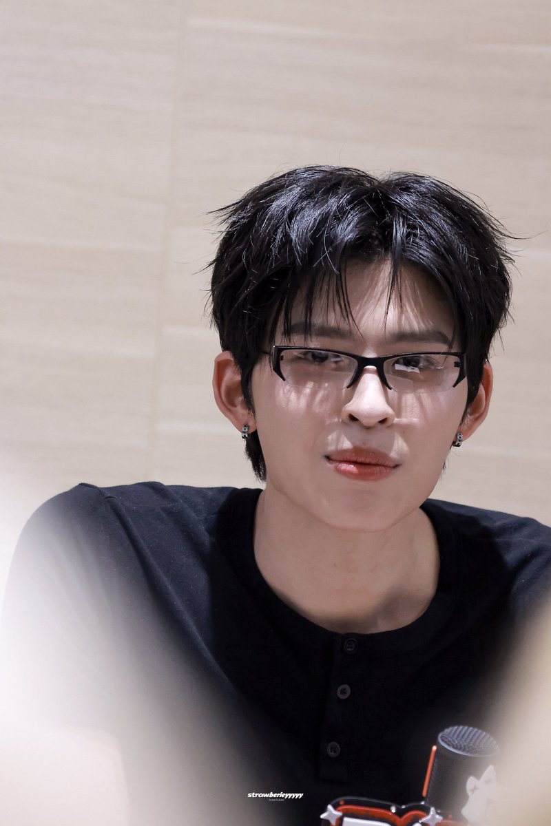 lovenaration's tweet photo. 😭😭😭😭😵‍💫😭😵‍💫😵‍💫 dizzy

JASPER FLAREY FANSIGN  
#งานมหกรรมนิยายนานาชาติ2026xJASPER https://t.co/JX1k9shLTy