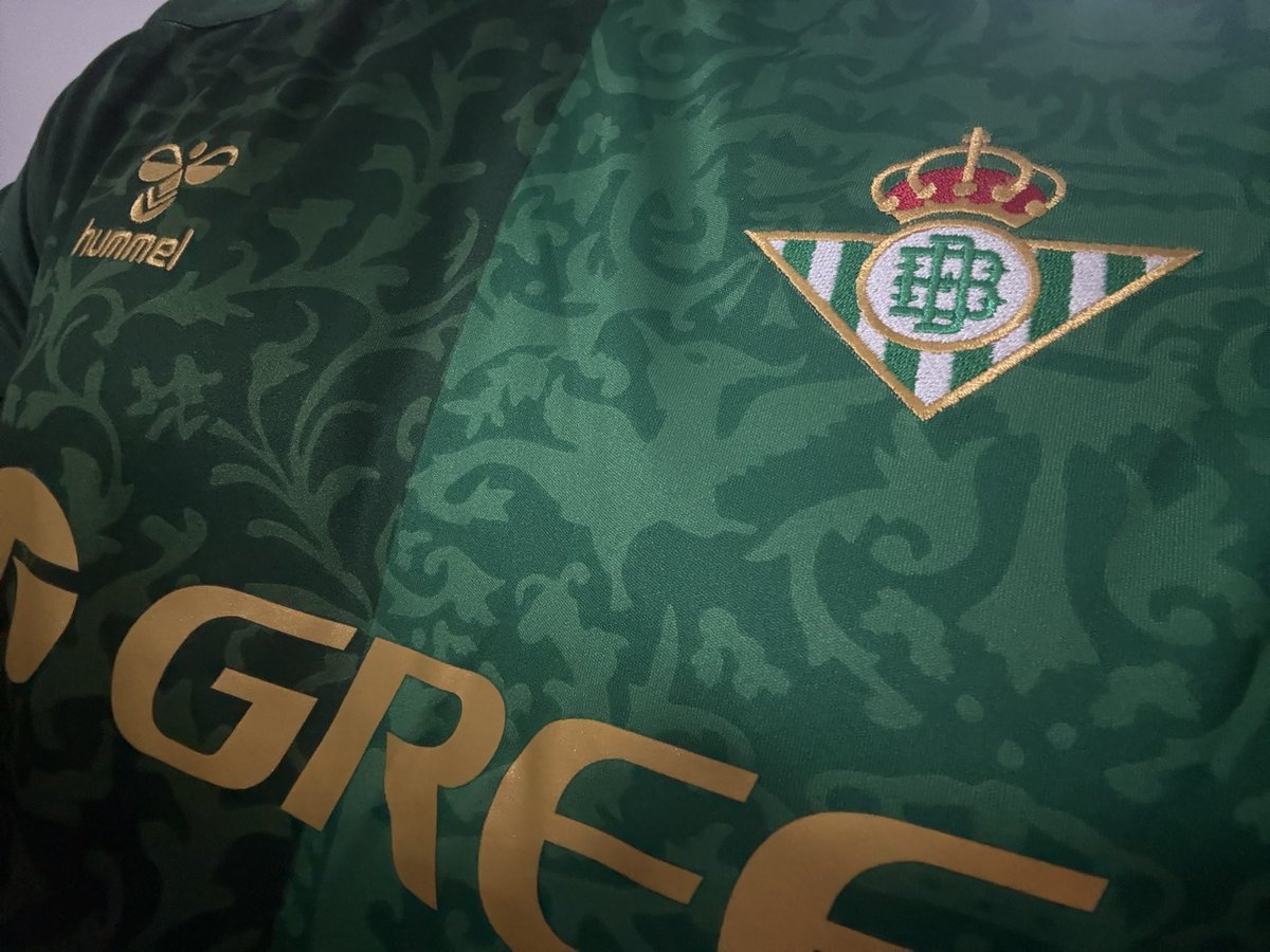 TinteroVB's tweet photo. 🟩🟦 Creo que puede ser el primer año de mi vida como bético en el que segunda y tercera equipación me gustan más que la primera https://t.co/a1ddT5Eeup