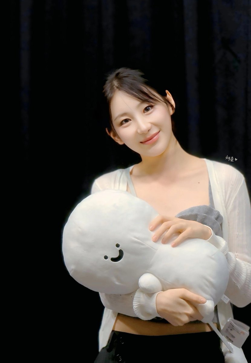 chaeun0111's tweet photo. 260726 팬싸 🐑🙂

#이채연 #LEECHAEYEON https://t.co/C094lXsSpp