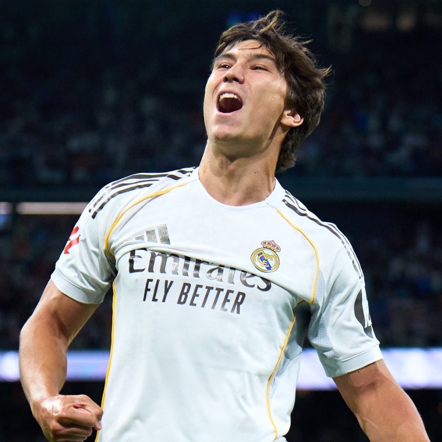RubenMartinAS's tweet photo. 📌Gonzalo se marcha, pero tiene la firme convicción de que volverá. Es una idea que el canterano expresó cuando abrió la puerta a buscar más minutos lejos del club.

Las cláusulas que el Real Madrid ha incluido en su contrato están estrechamente ligadas a esa intención. https://t.co/Z34IgK1kRQ