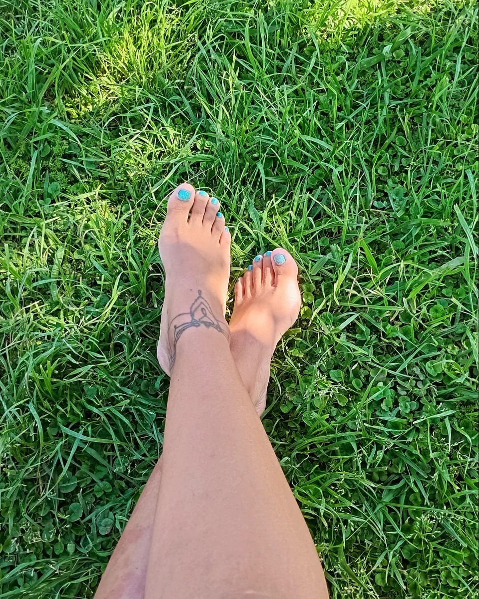 TheMidasKings's tweet photo. Buenoos Días💫Como están hoy? Muchas gracias por todo el apoyo que nos brindan💖. Nos vemos a la noche, hoy vídeo especial 🤭 #Feet #feetfetısh #Latinafeet https://t.co/nzKRYvMqJp