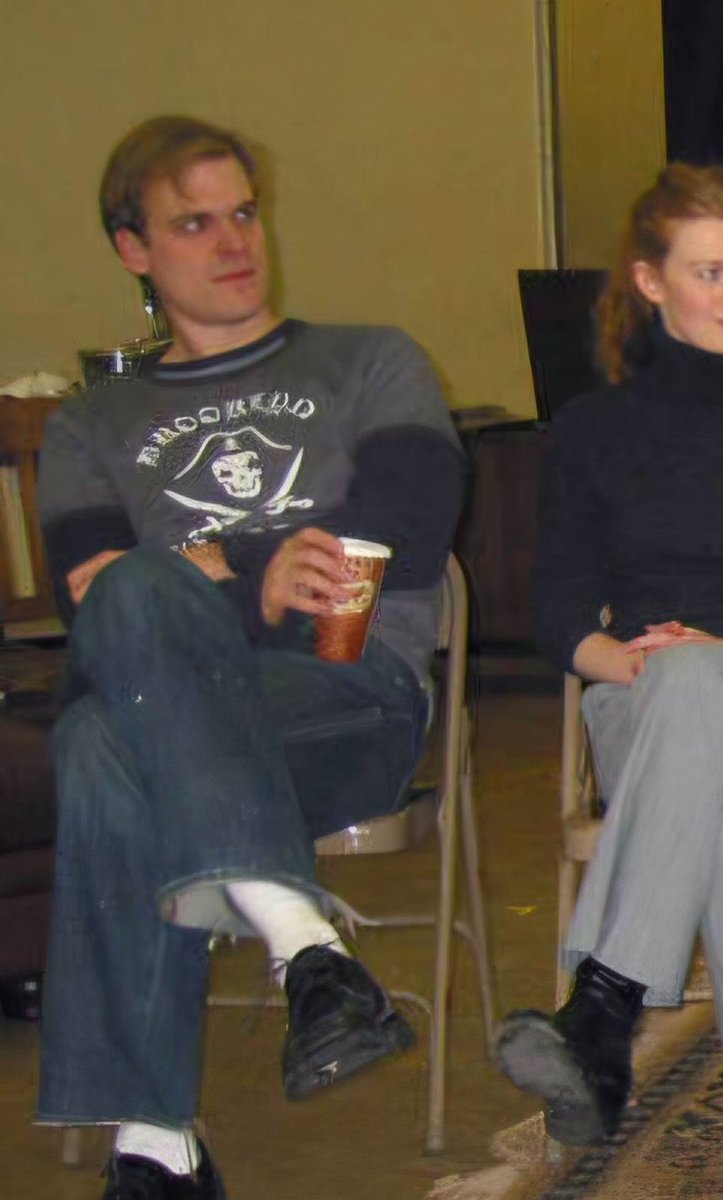 dkhsfeet's tweet photo. Young david being the lead guitarist in a band back in his days is my headcanon https://t.co/rdrTmMDG27