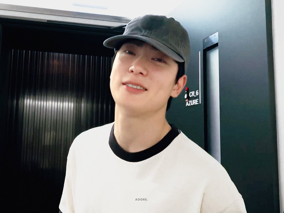 Jiuehyun's tweet photo. https://t.co/dawlvttR7l