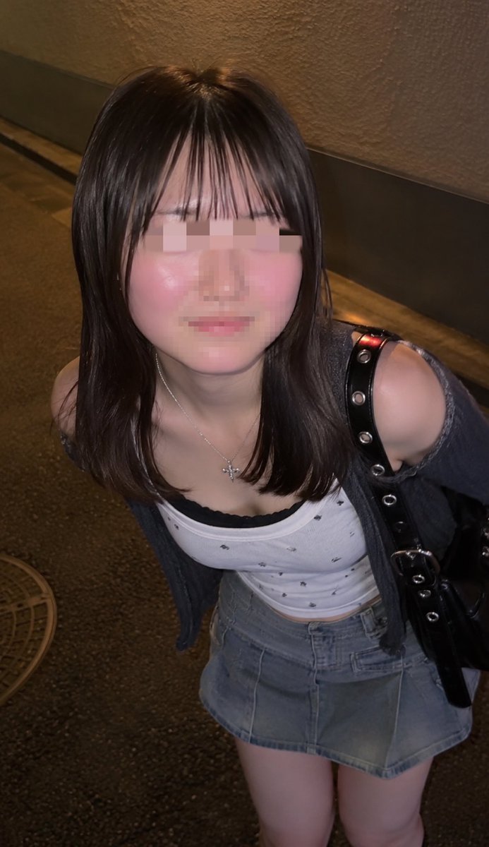 Mayu_SMZ_'s tweet photo. 大好きなリア友晒す💢💞雌丸出しの媚び媚びの服効くッ゛💢💞テカテカの顔面やっっべ💢💢💞可愛すぎ💢💢💞フーｯ゛…💢顔マン臭すぎる💢💞💞男子みんなに狙われてんのにチン媚びしまくってんの無防備すぎる💞💢💢見たい人いいねとリポストしてDM来て💞 #オナペ #おなぺ #貼り合い #比べ合い #防衛���ーム https://t.co/yiw2DWCqwI