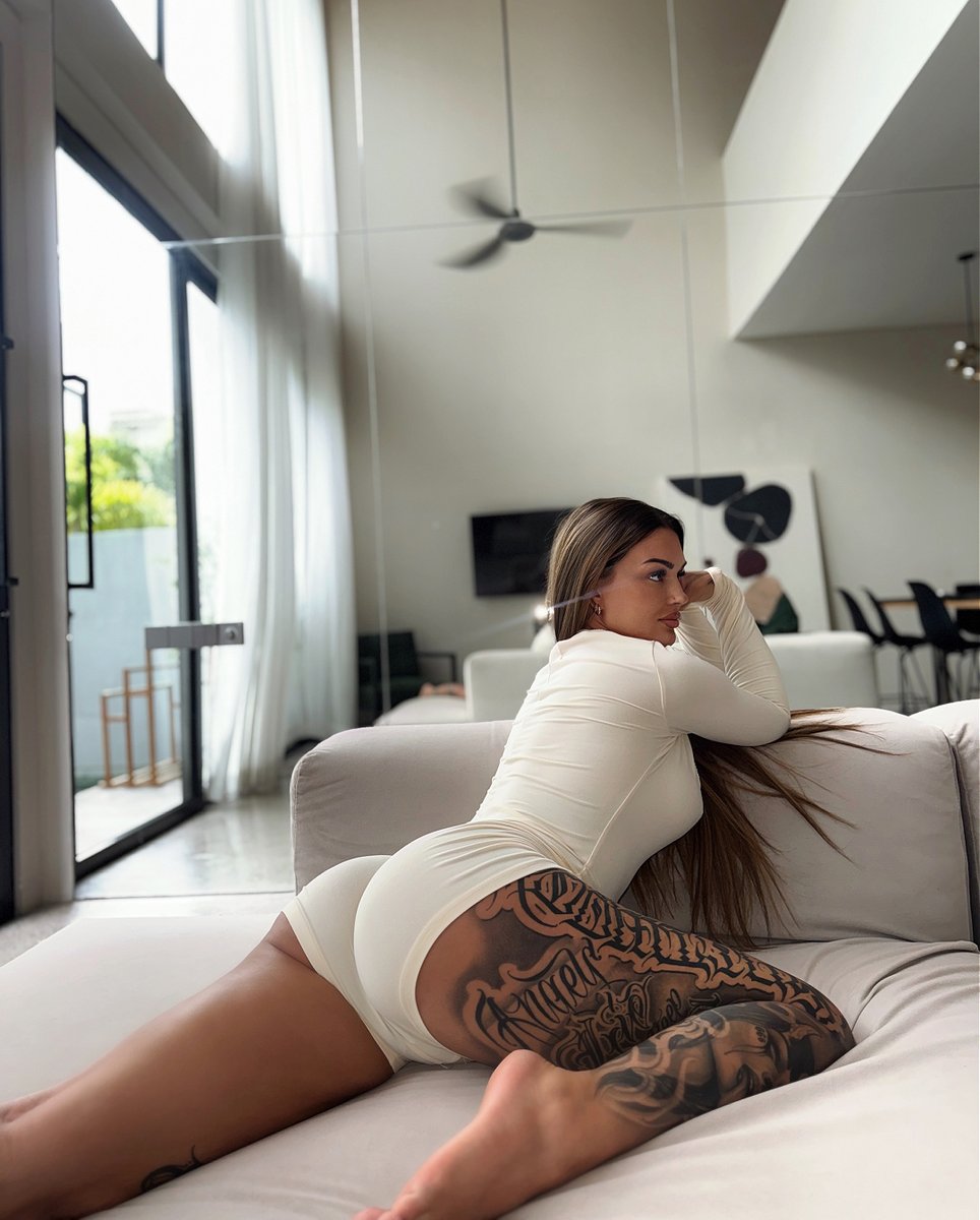 emilyxpaige1's tweet photo. can you handle me ? https://t.co/hX5I3XExjJ