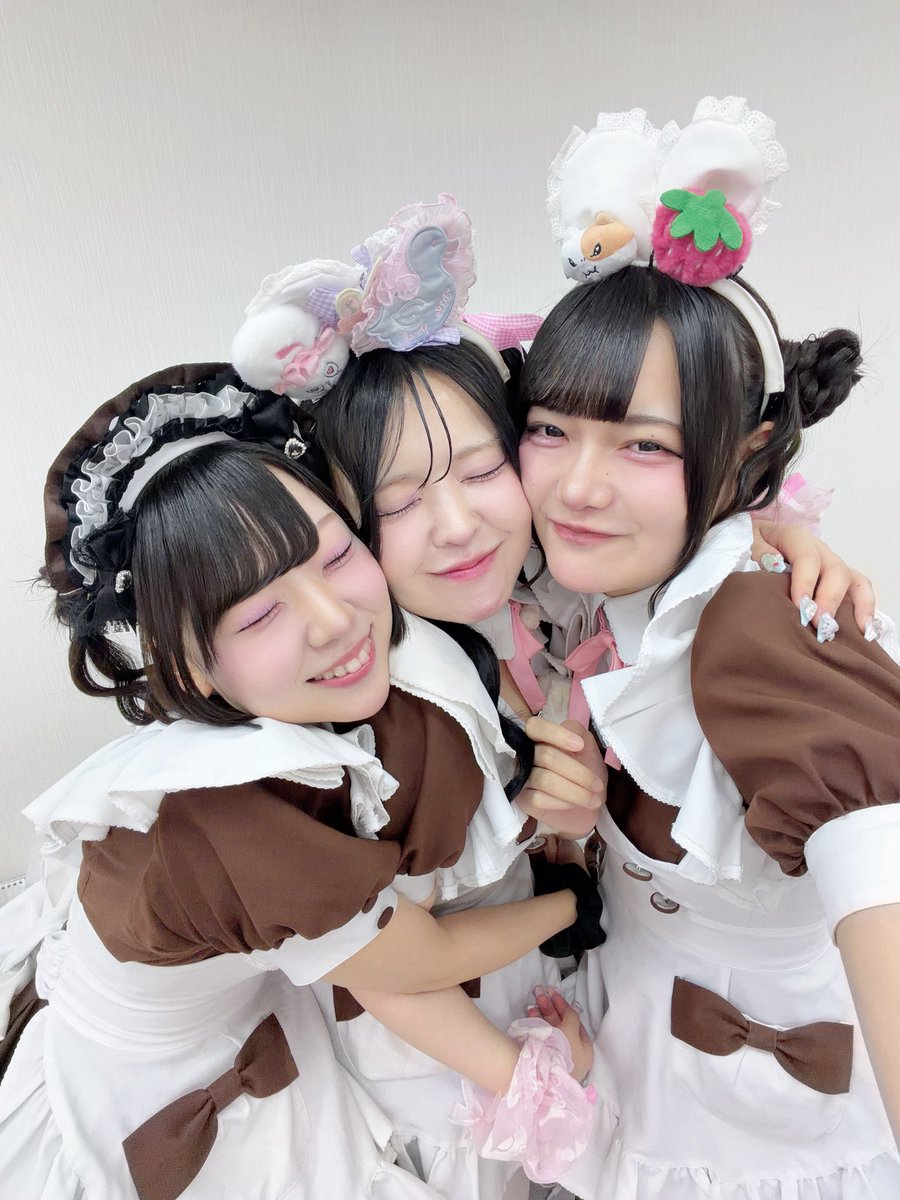 maid_leari's tweet photo. 出会ってくれてありがとう🖤🩵🩷 https://t.co/2fqJ4Sq7Vs
