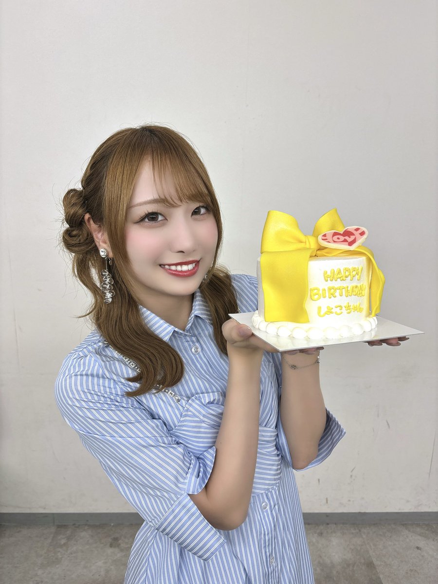 shoko_takiwaki's tweet photo. 生誕祭 ありがとうございました🎂
毎年近くで私のファンの方だけでたくさんのおめでとうをいただける温かい空間が大好きです♡
協力イコノイジョイパズルで誕プレいただいちゃいました🤭
ニコニコな1年にします✨ https://t.co/29imgER1FY