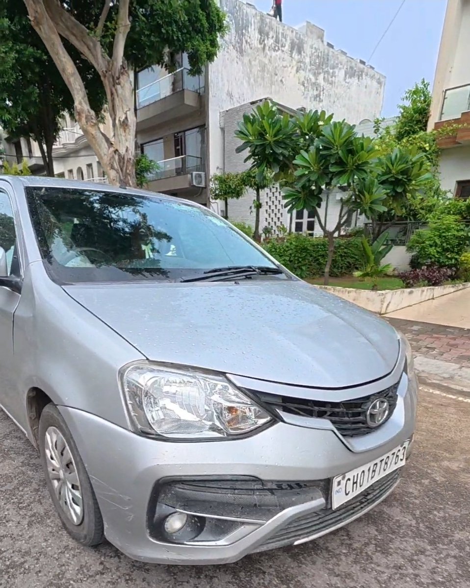 CH_Chowkidar's tweet photo. Namaskar @trafficchd, car driver dono hatthan naal texting karde hoye drive kar raha si.

📍 Sector 15A

⏰ 30-07-2026 05:01 pm

🚗 CH01BT8763 https://t.co/rAvkzcAB3k