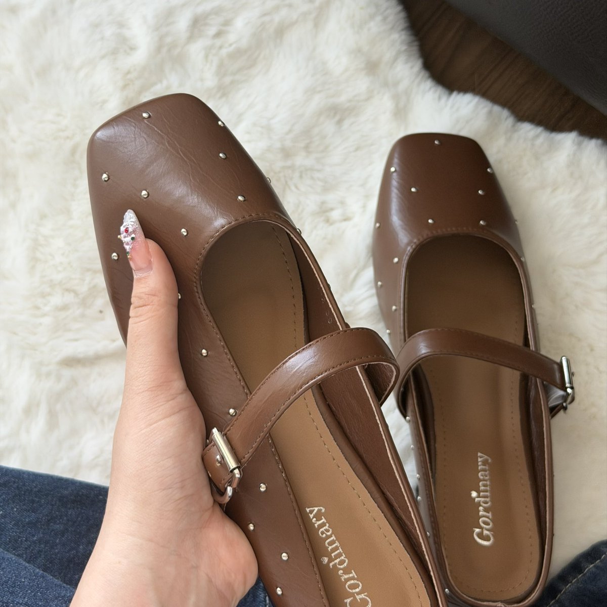 nchdaq's tweet photo. แปะ 1 ในคู่โปรด🙂‍↕️🐻💌 รองเท้าหมุด is a must ใส่กับยีนส์แล้วสวยมาก(จริงๆใส่กับอะไรก็สวย👀)ชอบ alexis ของ gordinary มาก คุณภาพดี หนังนุ่ม🤏🏽 เชียร์สีน้ำตาลค่ะ timeless ตลอดกาล
: https://t.co/O8aZWufisP https://t.co/XPBTJ8bBzC
