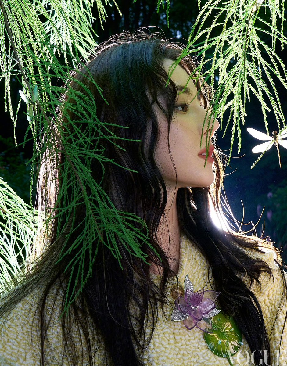 dramapotatoe's tweet photo. #Dilraba takes the cover of Vogue China - Aug 2026 

Full spread - https://t.co/VoSbUaScuO

#dilireba https://t.co/nO3KLam7FW