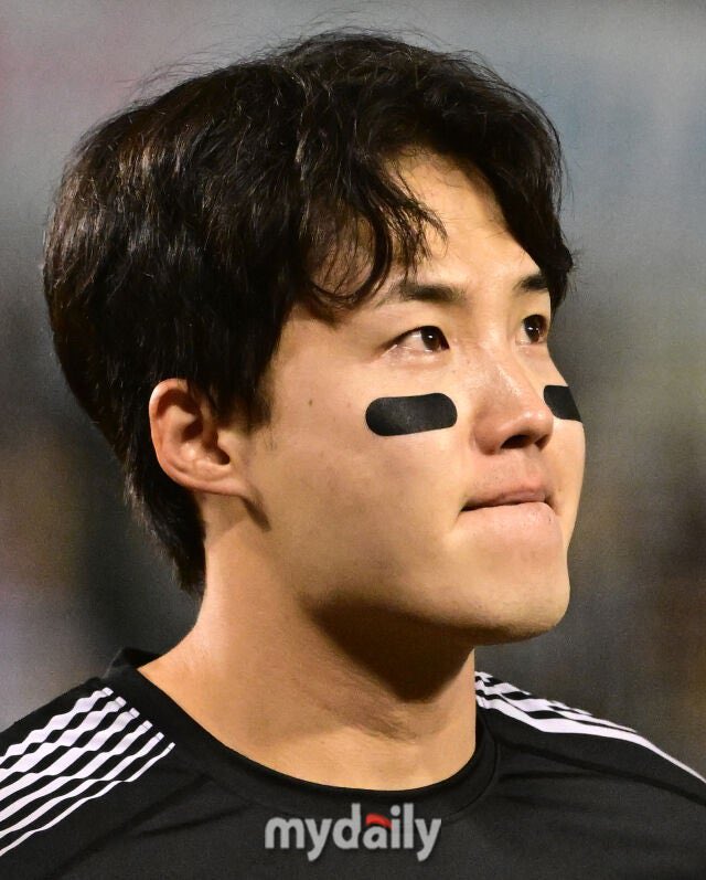 t_WIN_s31's tweet photo. [MD포토] 임찬규 '연패때도 응원해준 LG 팬들 보며 울컥' (출처 : 네이버 스포츠) https://t.co/ihD5brWuT0

단상인터뷰 기사 사진 이럴때만 올라옴 ㄱㅇㄱ https://t.co/iw1RJ7XNgK