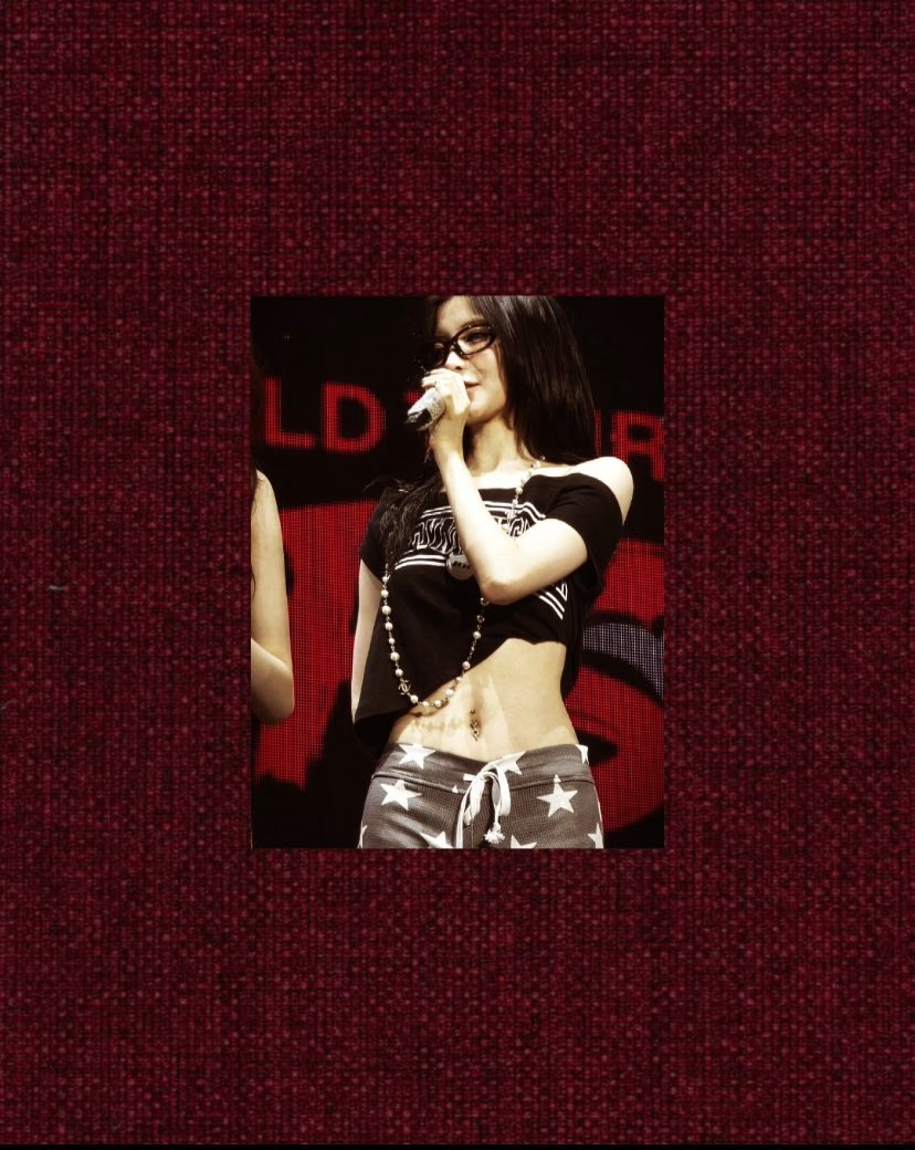asaenamint's tweet photo. unapologetically on stage
red lights, steady voice
this is where i belong https://t.co/ibn9nlvvjp