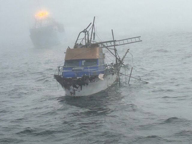shipwrecklog's tweet photo. Collision off Grays Harbor https://t.co/lri0qXRlfD #shipwreck #maritime https://t.co/lrQEbqyqSY