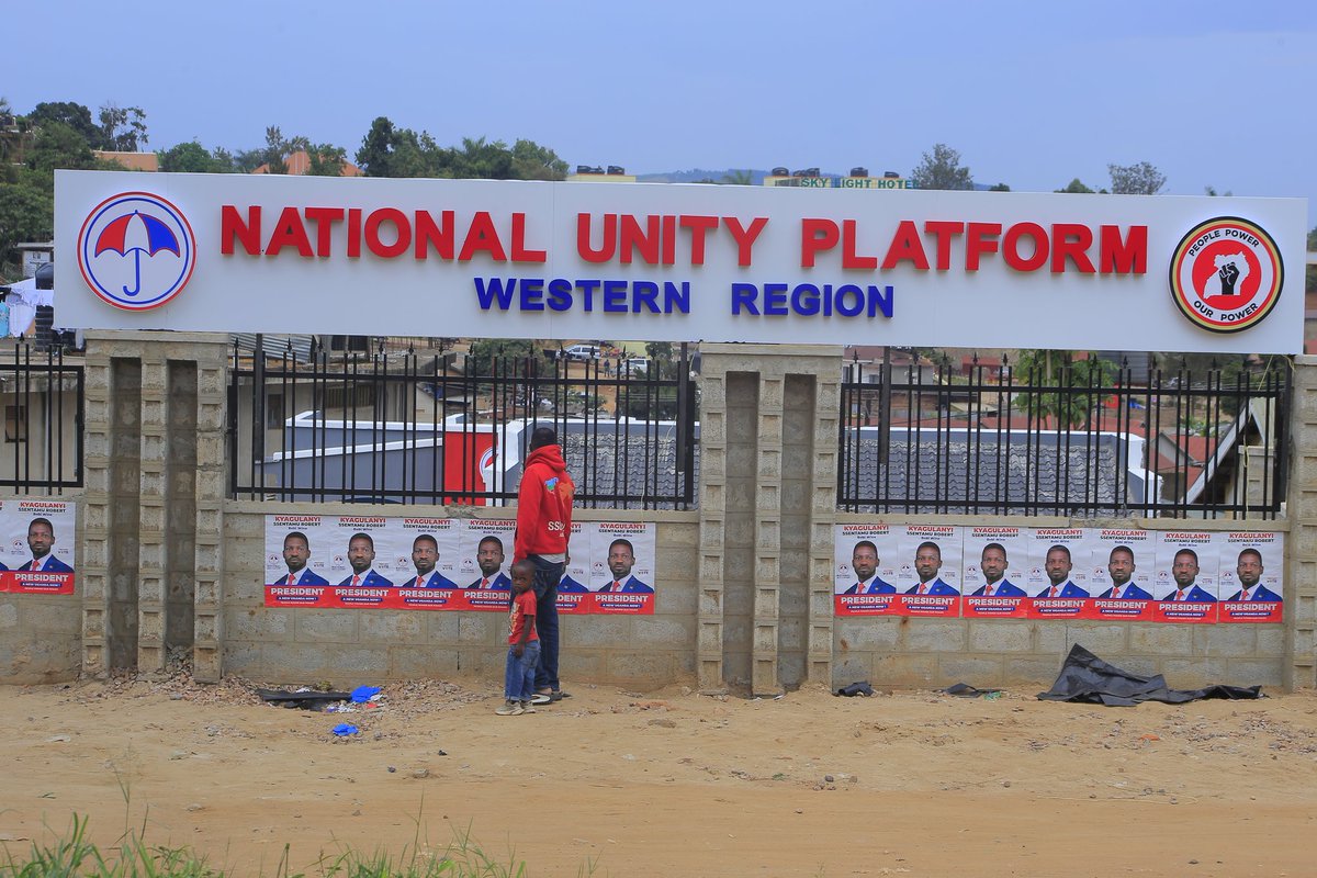 JacklynJolly1's tweet photo. Proud of my leader @NUP_Ug deserves🌹
●His Excellency Robert Kyagulanyi Ssentamu has made enough impact Globaly
●Has changed people's mindset towards issues tht concern our country
● Look at the vibe in LC1 elections
Ssebo @HEBobiwine Nze sikubanja Yr contribution is evident https://t.co/RHNyFdwZ4T