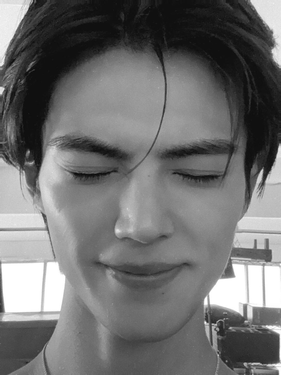 kyouenstage's tweet photo. he hit the pose again 😭 https://t.co/kbBwo4prm8