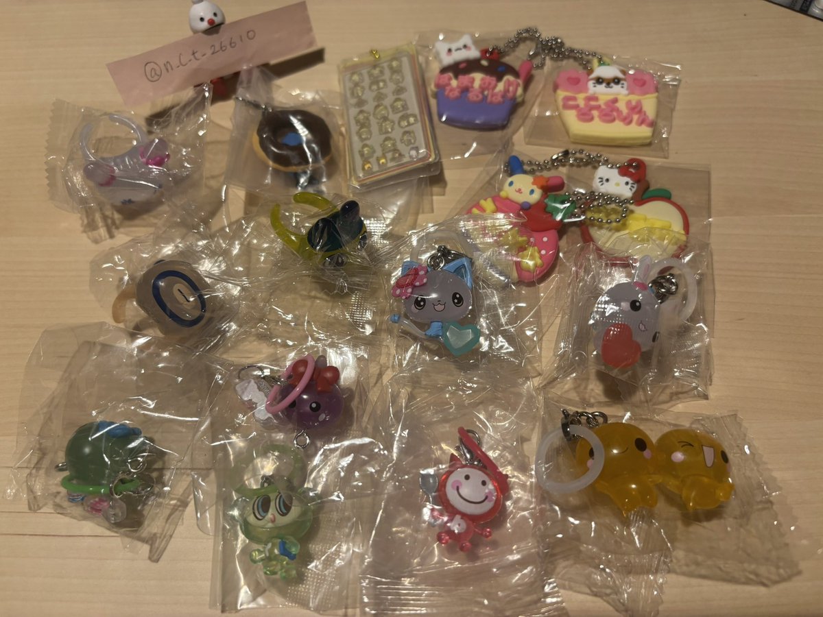 n_c_t_26610's tweet photo. めじるしアクセサリー　ガチャガチャ　交換
譲 1〜3枚目
求 4枚目>めじるし未所持品コロコロクリリングッズ
1枚目1.2段は🩷のみ(1:n検討)
⭐️はものによってn:1も可能
郵送または名古屋手渡し
お気軽にお声掛けください🙆‍♀️ https://t.co/9BYzWNd93G