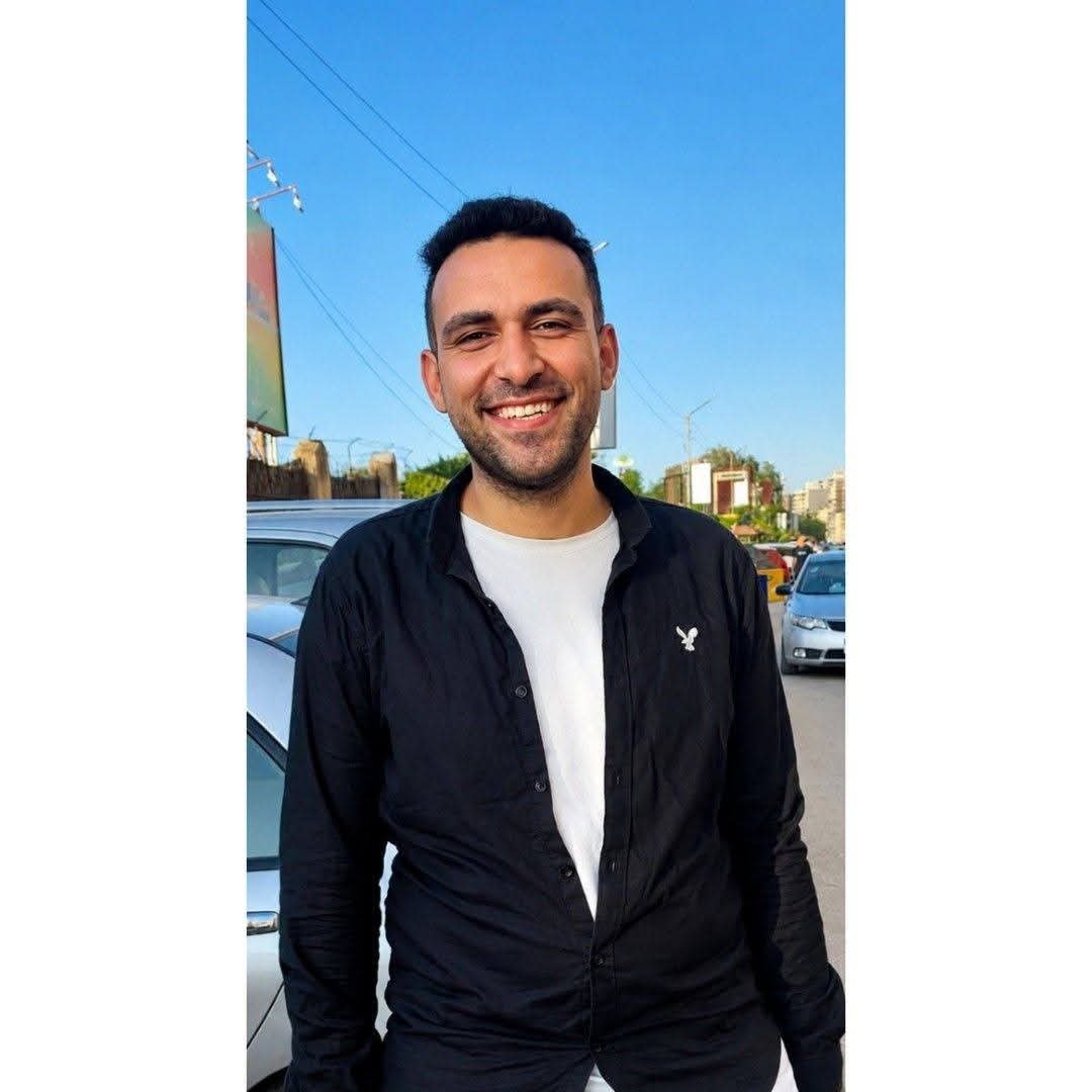 heggy0's tweet photo. مهما كنت إنسان قوي، عمرك ما هتقدر تواجه الصلع الوراثي وهو بيهاجمك من العمق حتى لو لتلعب دفاع منخفض، ما بالك لما الصلع الوراثي يهاجم من العمق والشيب يبدأ يتوغل من الأ��راف، كدة أنت بالحق باي باي بشكل رسمي. https://t.co/zbkRiHk0Lt