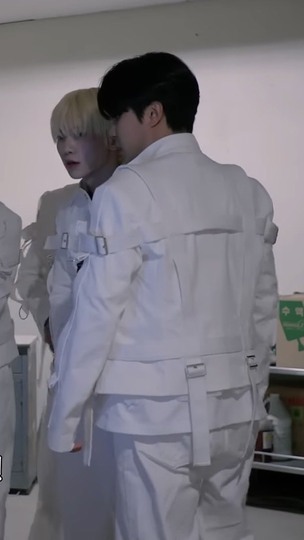 maniki_archive's tweet photo. Jcngsxng angst

They were trapped.

The zombies were getting closer and closer, and there seemed to be no way out.

The others had managed to escape, but JH and YS had been left behind.

There was still a tiny spark of hope that HJ and the rest of ATZ would come back for them.
+ https://t.co/z1vcEfpwb4