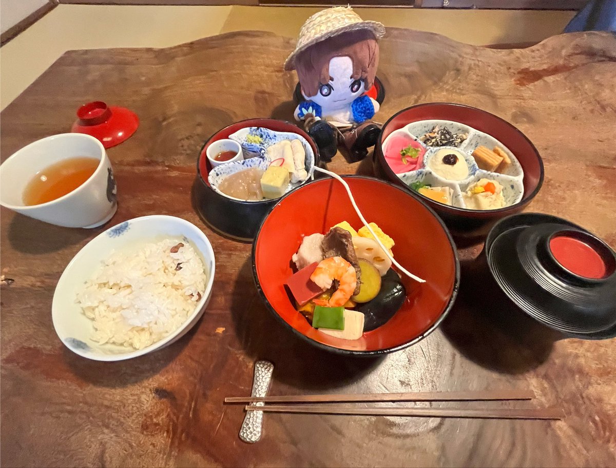art_input123's tweet photo. 暑い中連れ出したのできょもぬいを接待した🌞ちいこくて可愛い https://t.co/9vy8NoBSm0