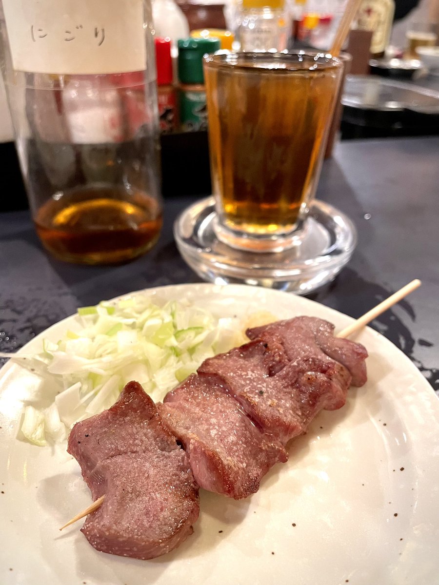 kzysd's tweet photo. 今日もお疲れ様です！

木曜日は、、、
事情により練習お休み😅

で、江古田の やきとん きむら さんで独り呑み。

久し振りでしたが大盛況👍
酎ハイ、ポテサラから串ものまで美味しい〜♪
終わったはずのチレがあった奇跡😆

明日も宜しくお願い致します。

#お疲れ様です #やきとんきむら #江古田 https://t.co/9QcB5mYLSe
