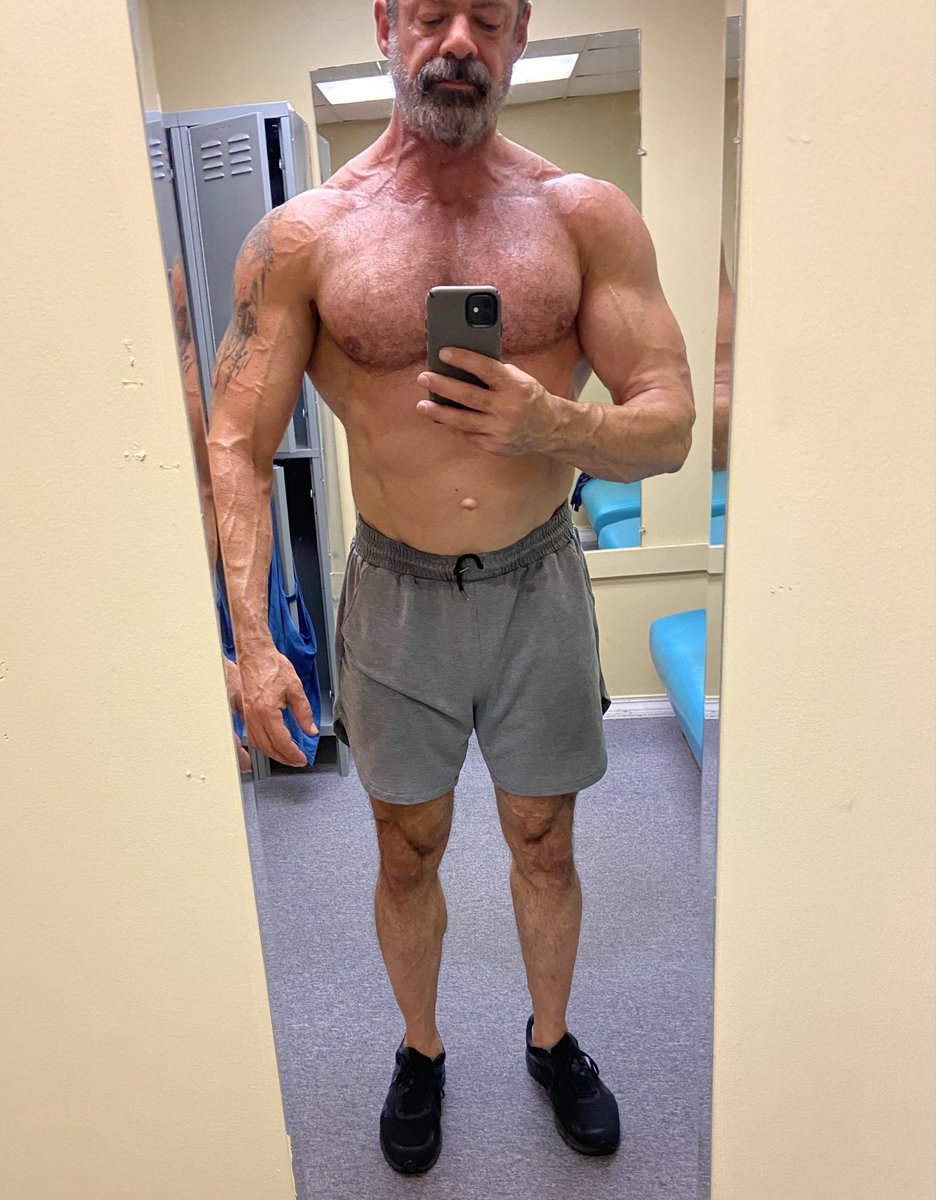 Librarydude007's tweet photo. Push day done. Coach wants me cutting for another month, so time to lose those last 5-8 lbs. Ugh! https://t.co/vrFSTDo76w