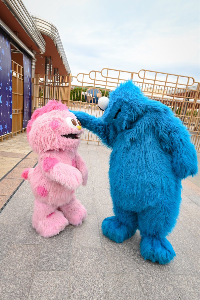 mi__11_usj's tweet photo. 頭ポンポンされてた、羨ましい🥺
オタクにもお願いしますっ🫶

#USJファン https://t.co/RkmX9ZHCSA