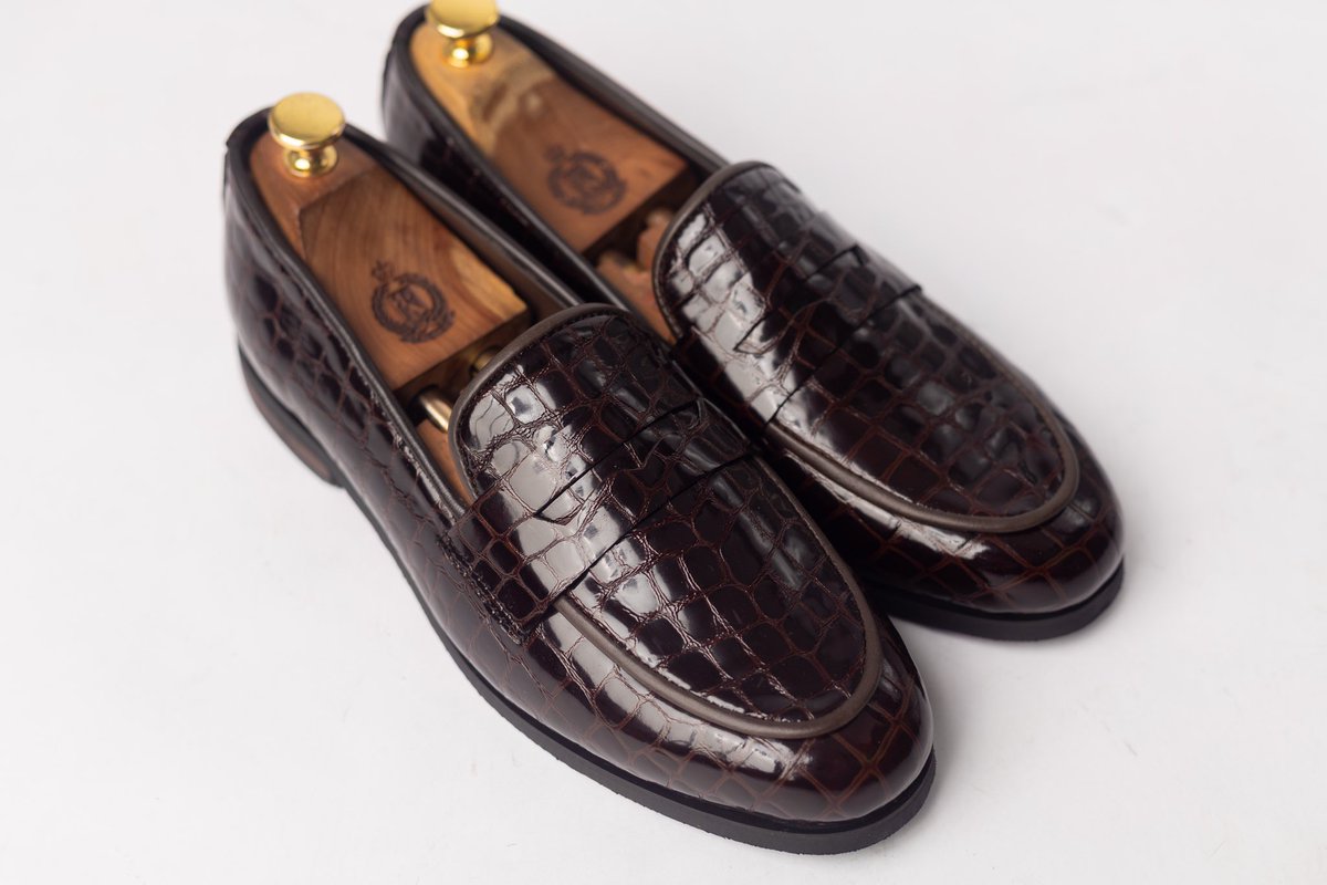 KovixH's tweet photo. Where exceptional leather meets timeless craftsmanship. 🌍ll CROC ODYSSEY classics 

Limited stock 📌
Crafted in Ghana 🇬🇭 
☎️ 0200151910
📍North Kaneshie 
📸 @bp.studios 

#KovixHandmade #CraftedToPerfection #TexturedLeather #HandmadeLuxury #MadeWithPurpose TimelessElegance https://t.co/Md98WSz9AP