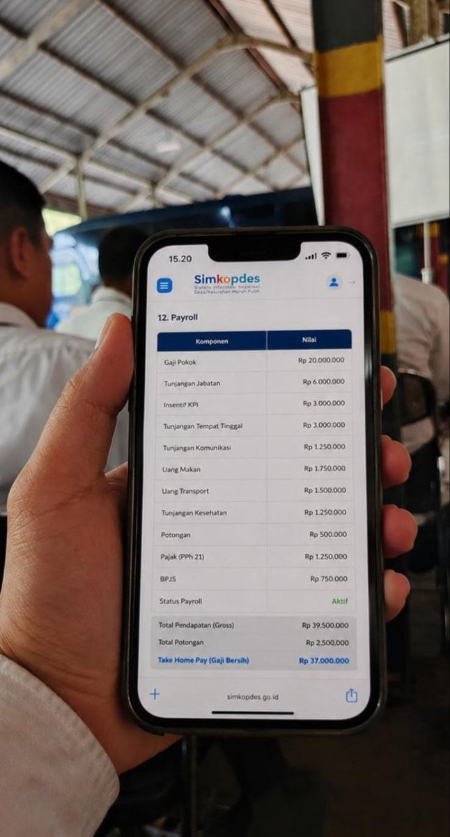 juspwkat's tweet photo. Itu hoax, semua nya sampai skrng kosong, udh liat ss yg pertama dari gaji itu, ditimpa berkali² ai nya https://t.co/cqLHIj9qs7