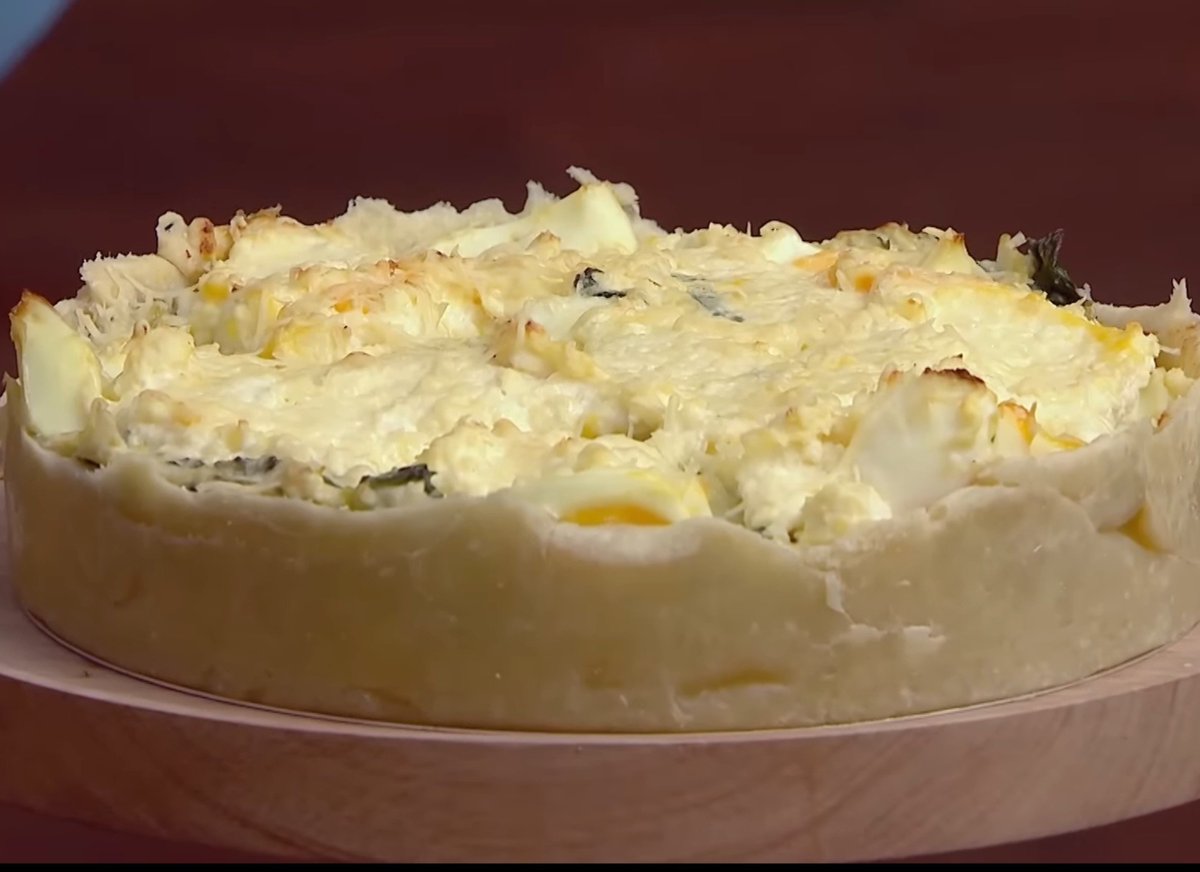 eliixx____'s tweet photo. O bullying que os jurados fizeram com a torta do Rodrigo eu não me aguentei kkkkkkkkk me acabei com a Helena "e ela tá feia, feiosa!" Kkkkkkkkkk a bixinha da torta 
#masterchef https://t.co/LSc7EY5J9z