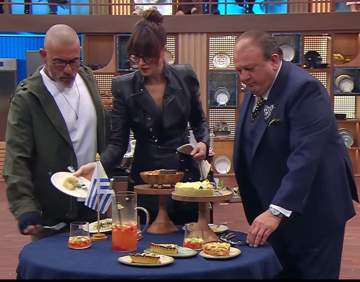 eliixx____'s tweet photo. O bullying que os jurados fizeram com a torta do Rodrigo eu não me aguentei kkkkkkkkk me acabei com a Helena "e ela tá feia, feiosa!" Kkkkkkkkkk a bixinha da torta 
#masterchef https://t.co/LSc7EY5J9z