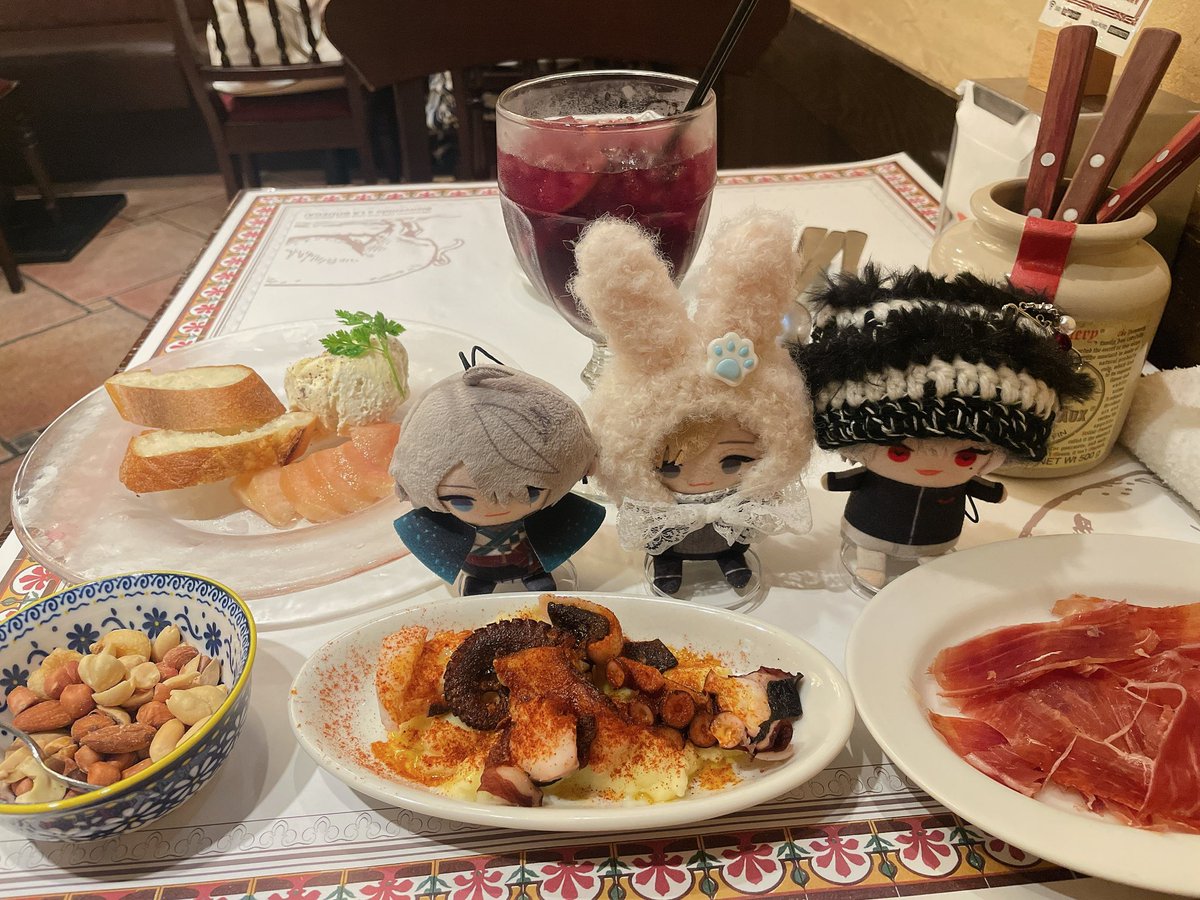 _ka_gu_rain_'s tweet photo. 心を落ち着けるために1人飲みを開催している。
パペたち今日もお疲れ。 https://t.co/wYsRs88zSP