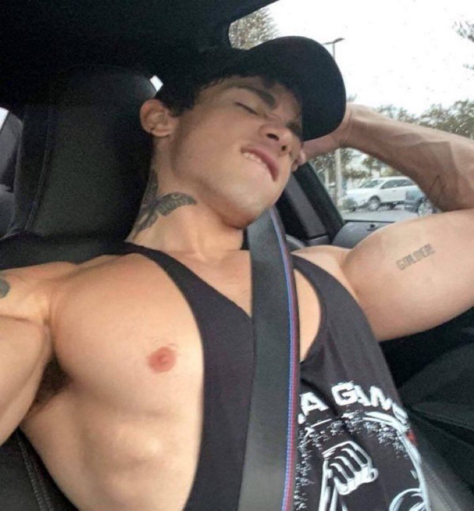 SluttyDudes's tweet photo. https://t.co/irIN2bMmuC