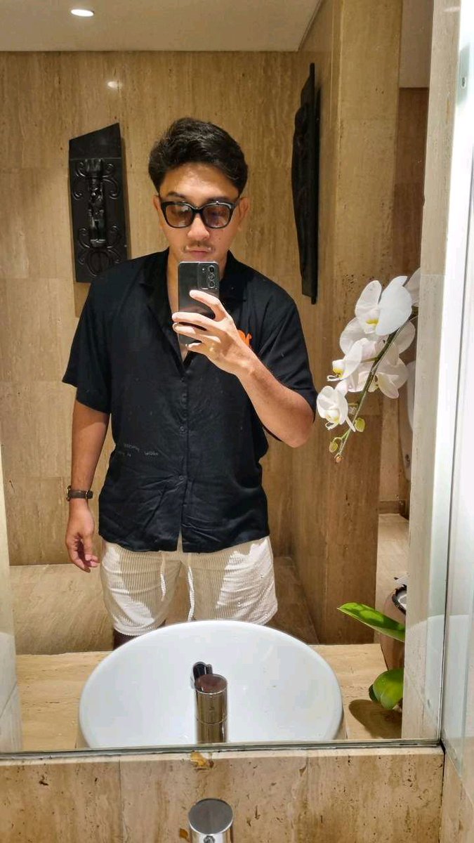 Putu08798500's tweet photo. Prank cwok dari guwang sukawati https://t.co/b6XZ5bsKYI