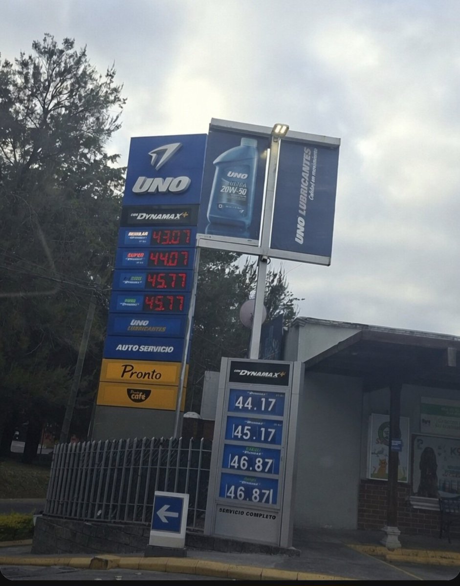 CoronaVirusGT's tweet photo. La gasolina ⛽️ casi a Q50 y la cola más grande que nunca https://t.co/icwtsXuDOo